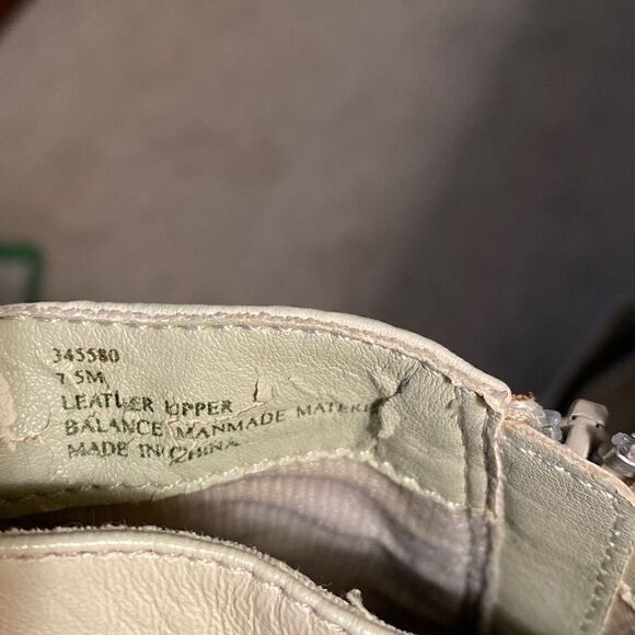 Hot in Hollywood Womens Winter White Booties with Spat Covers, Size 7.5M - Picture 8 of 16